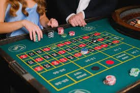 Antarmuka demo permainan mpokick menampilkan berbagai pilihan slot dan game table dalam mode percobaan gratis